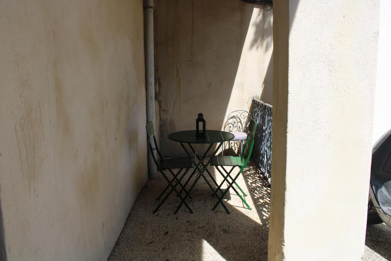 Agréable appartement P2 Centre ville au calme. Nimes Exterior foto